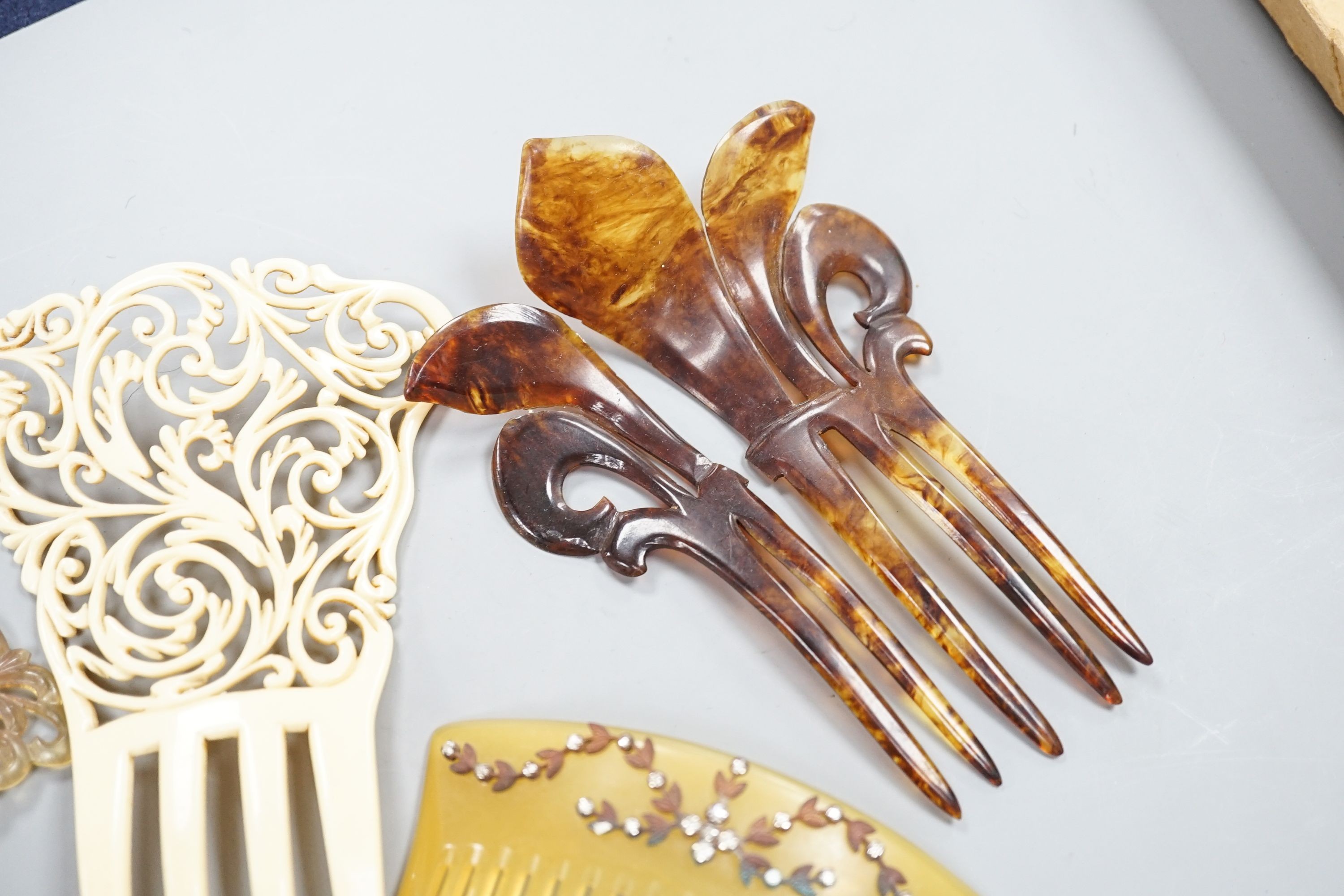 Three paste set hair combs and six others (9)